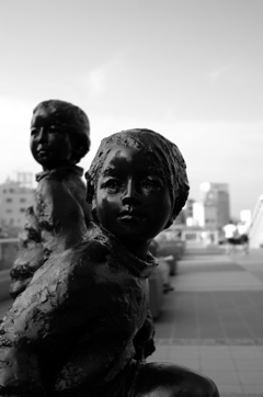風の中の子供
