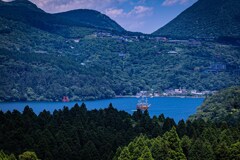 芦ノ湖を望む