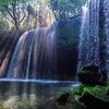 光る滝２