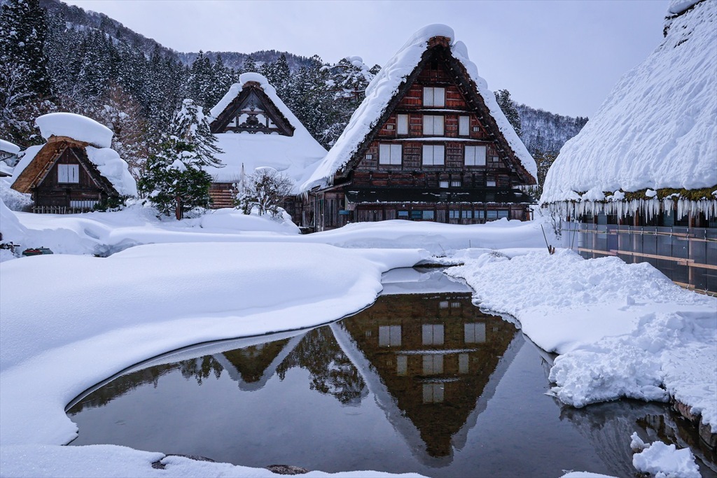 水鏡の合掌