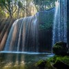光る滝３