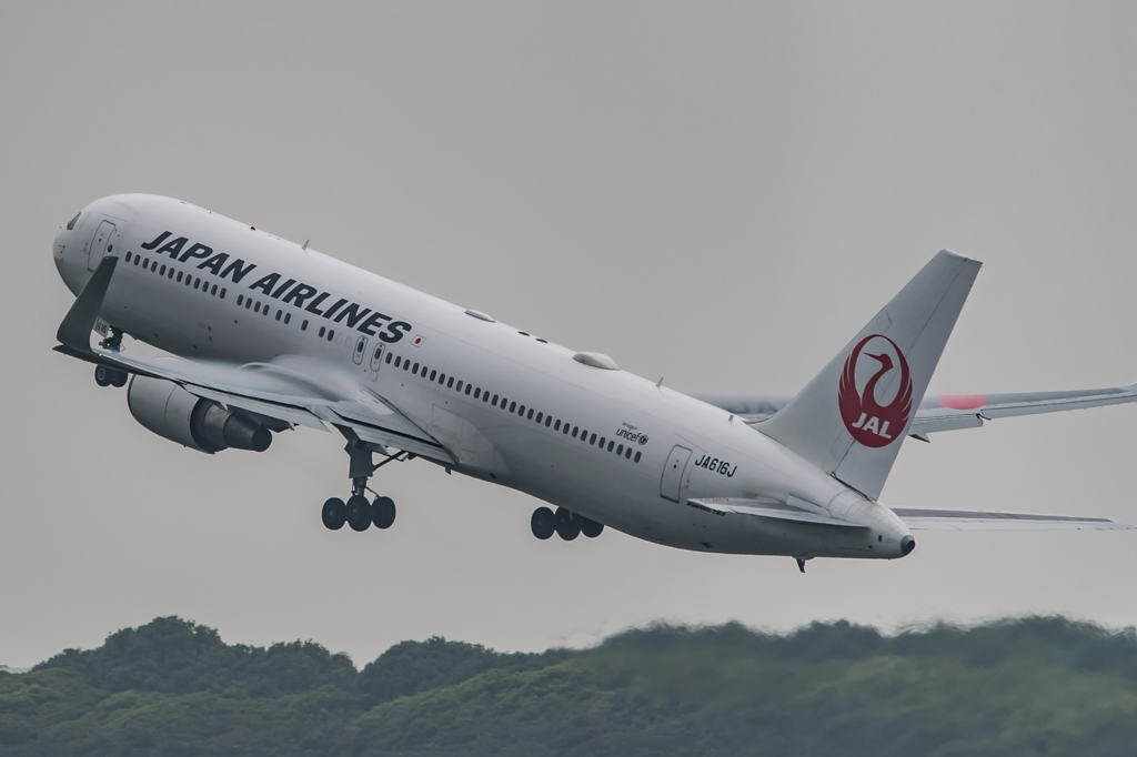 ウイングレット付きのJAL B767