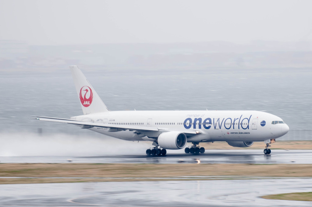 JAL　B777　離陸滑走