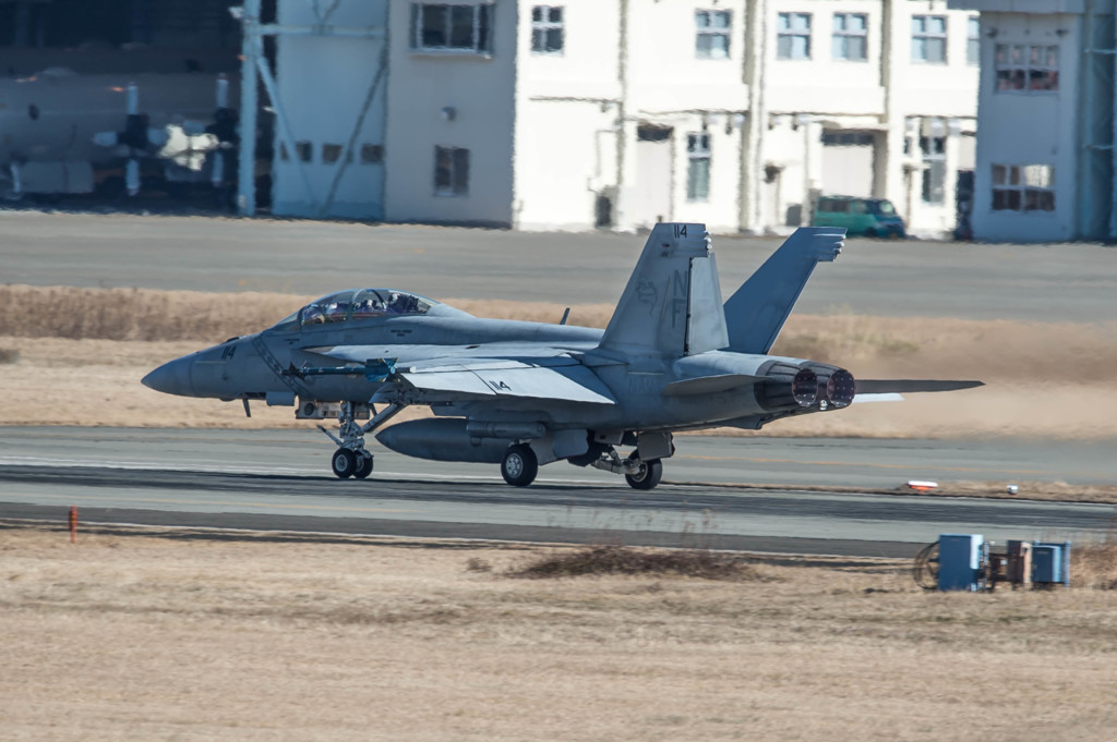厚木基地南側エンドから・・・2