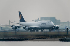 ルフトハンザB747-8到着