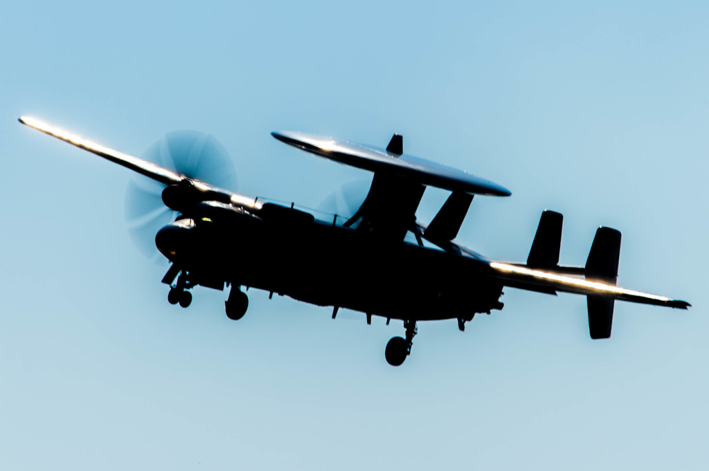 厚木基地01↓　E-2