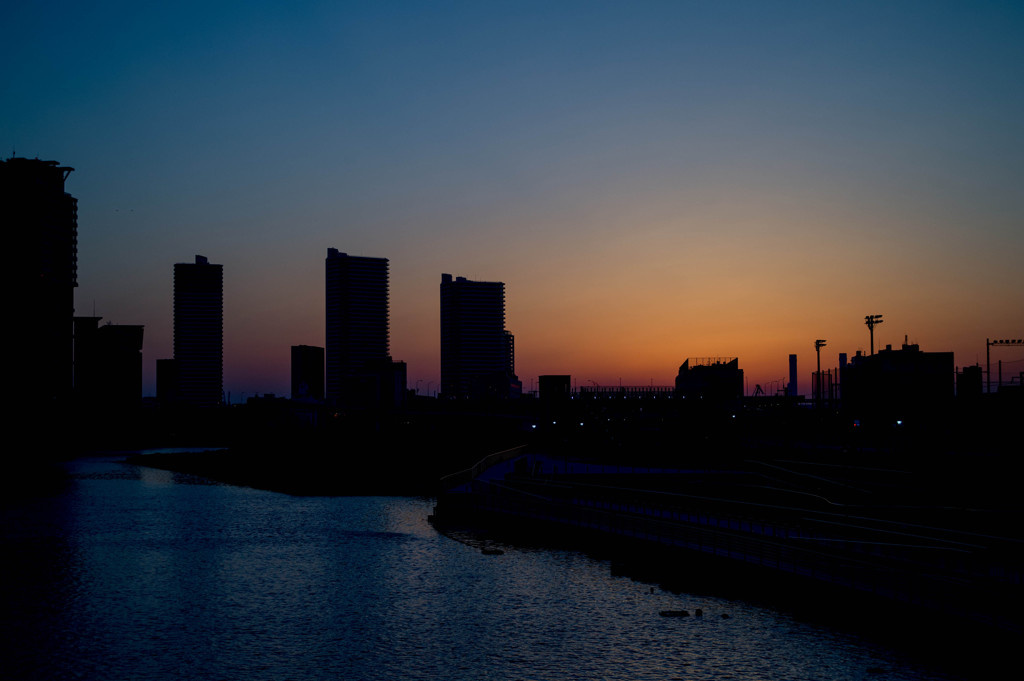 横浜の夜明け