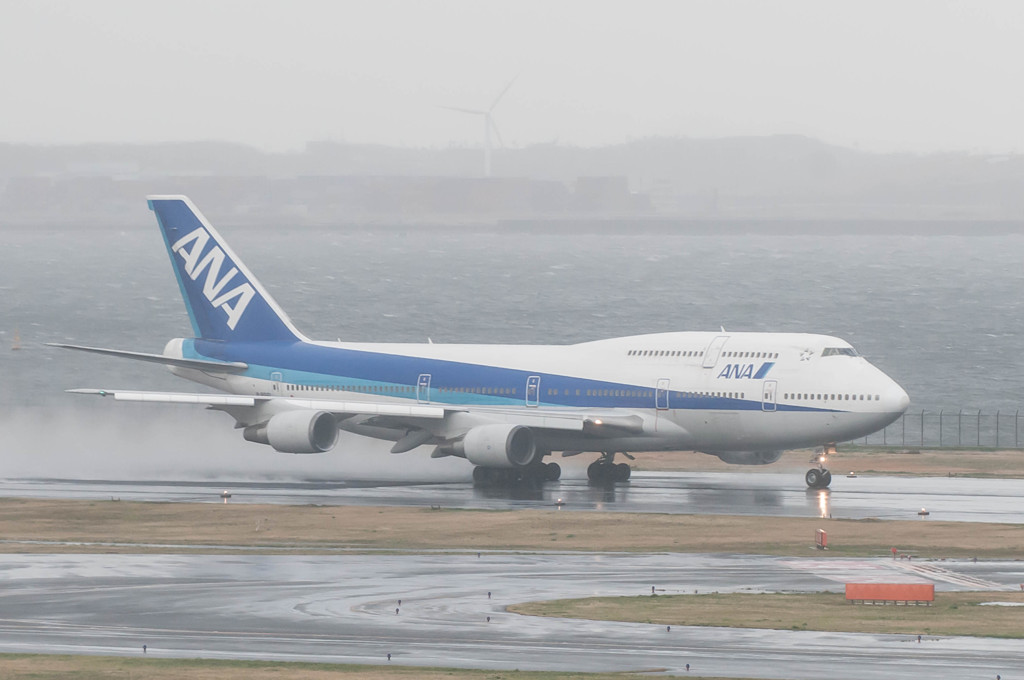 ANA　B747　離陸滑走