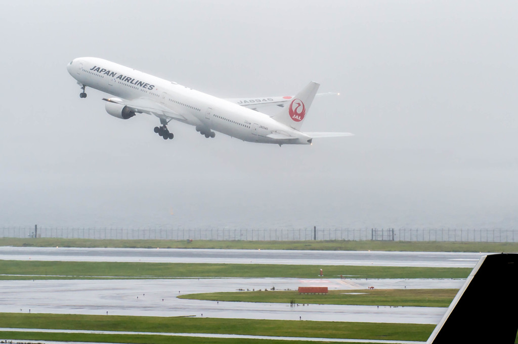 雨の空港・・・