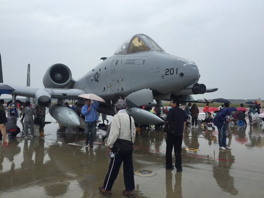 A-10触り放題w