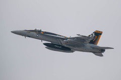 F/A-18E[CVW-5/VFA-27(Royal Maces)/NF-200