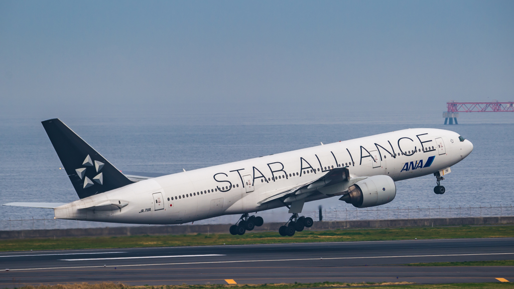 政府専用機の後に離陸したB777