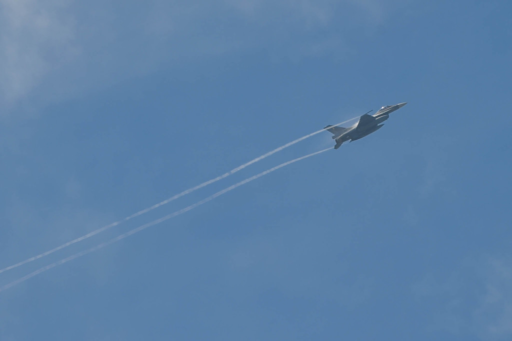 総火演　4　　F-2　対地攻撃デモ