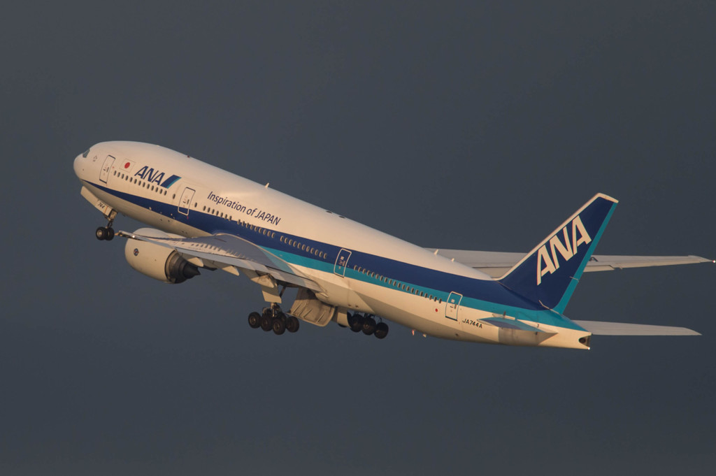 一瞬出た夕日に照らされて・・・