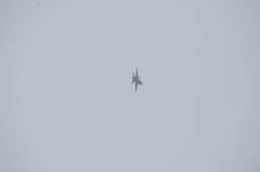 写程外へ逃げるF-2