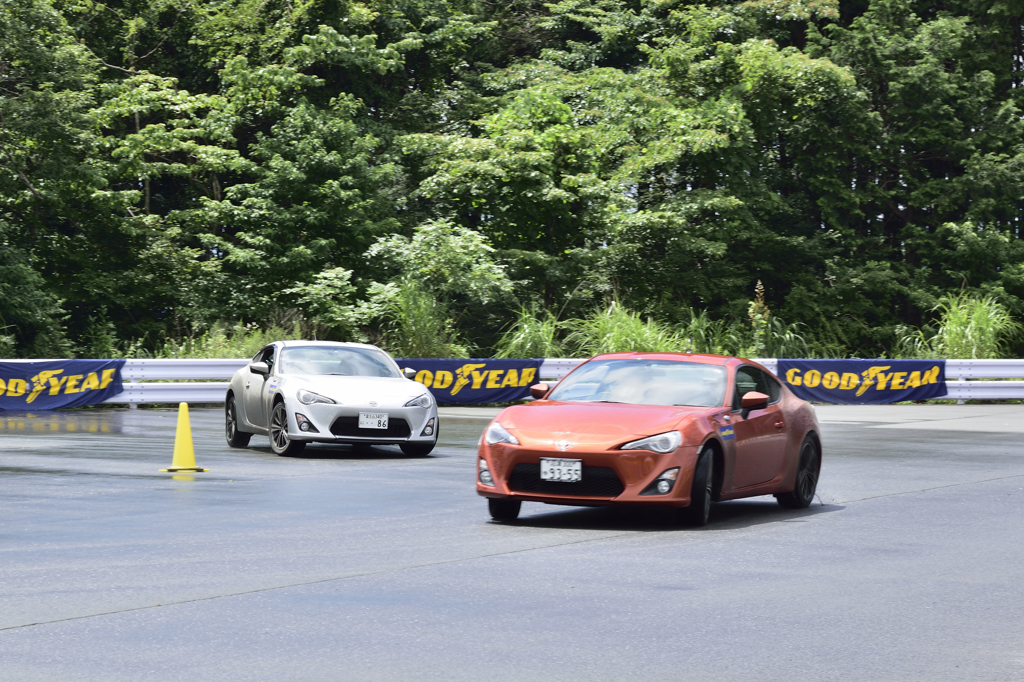 86が86を追走