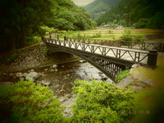 神子畑選鉱場近くの川に架かる橋