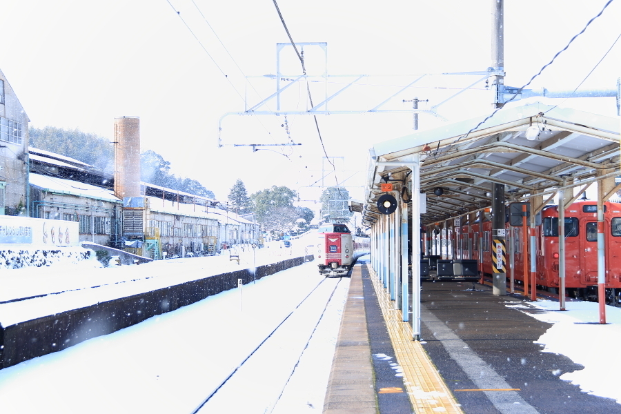 雪の安来駅