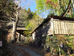甲府徽典館の門