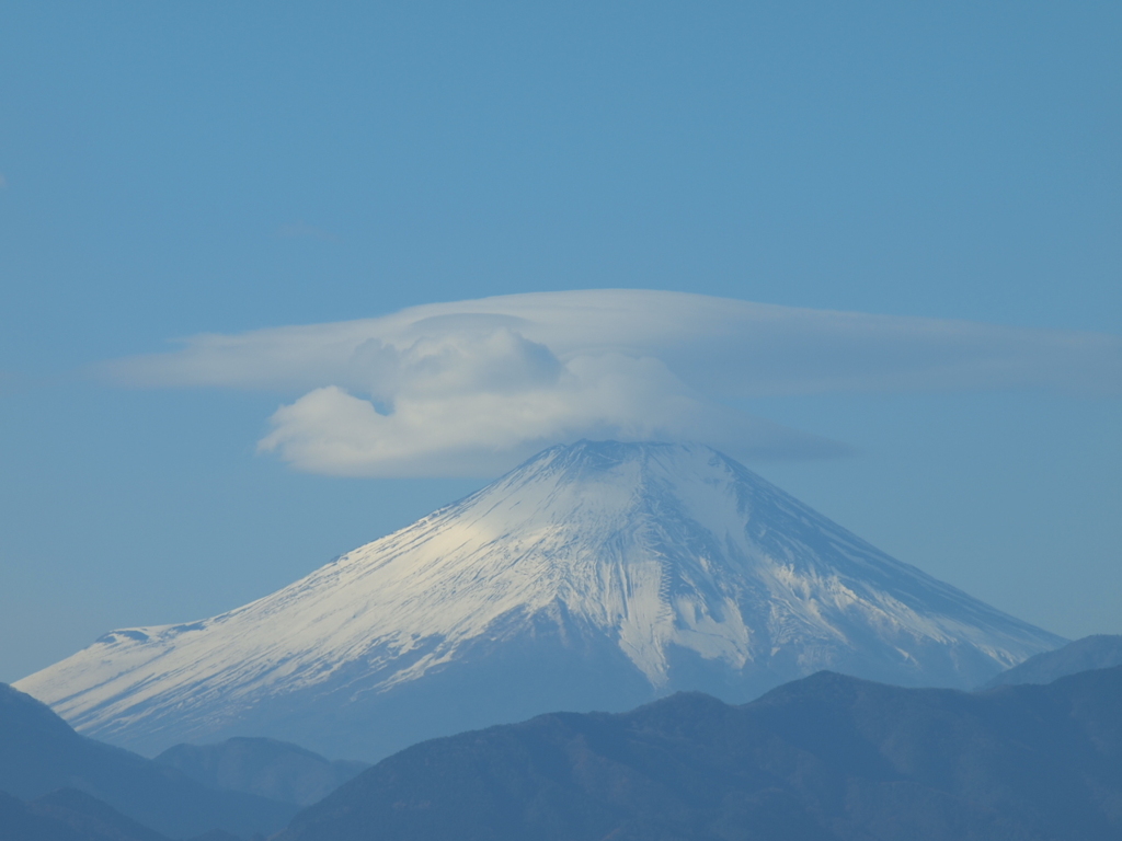 笠の懸かった富士