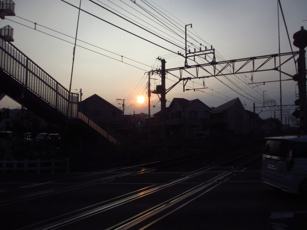 踏切より