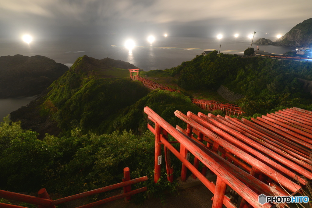 漁火と赤い鳥居