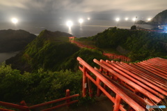 漁火と赤い鳥居