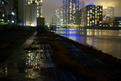 夜更けの埠頭