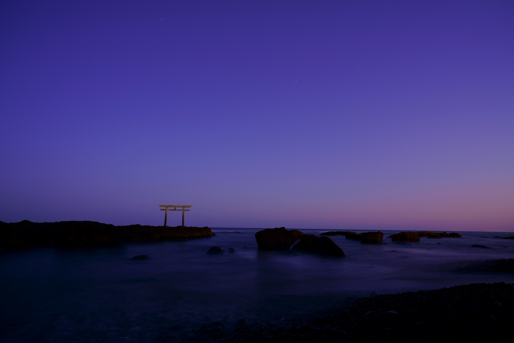 神磯の鳥居 夕暮れ