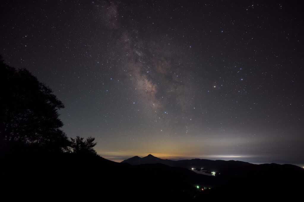 磐梯山の上に天の川（fp）