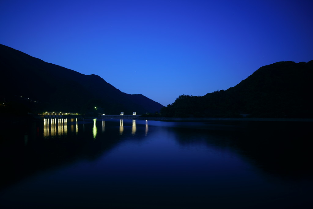奥多摩湖畔宵の口