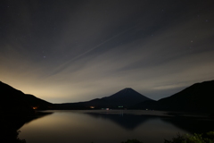 本栖湖 富士と星