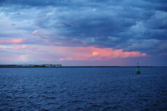 雲間に夕陽