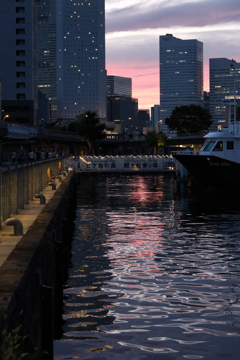 港の夕景