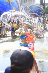 水の掛け合い