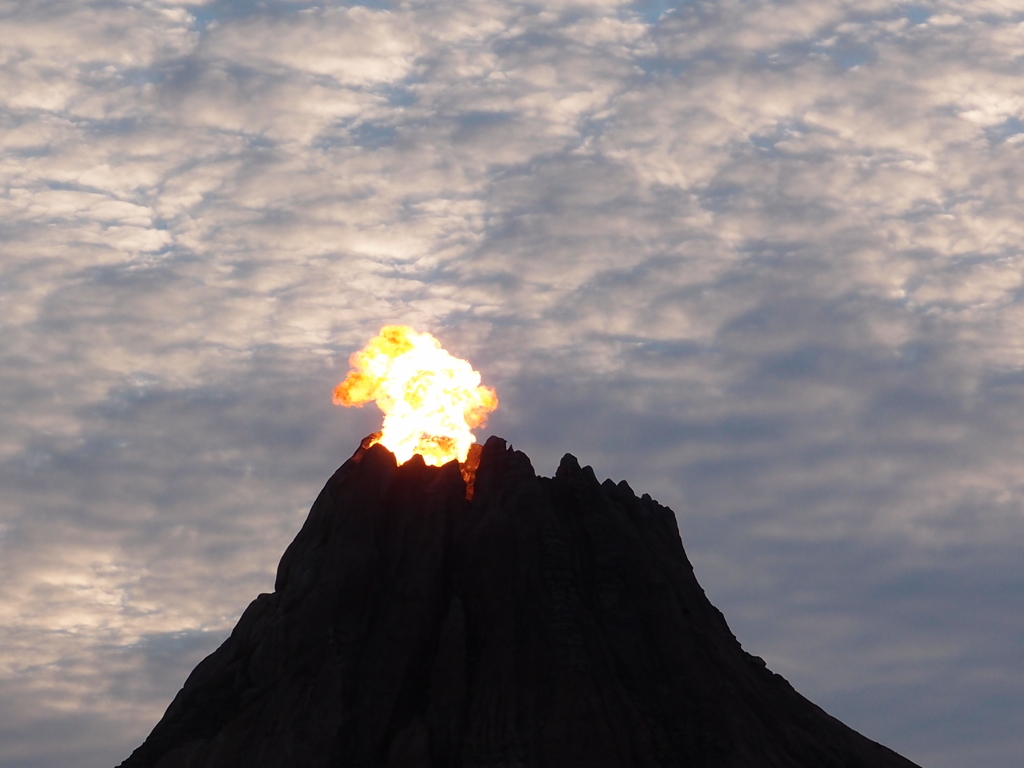 プロメテウス火山噴火１