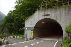 思わず立ち止まるトンネル