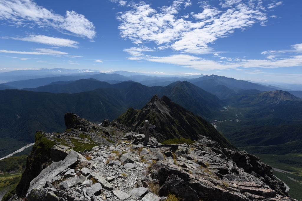 前穂高岳山頂直下より