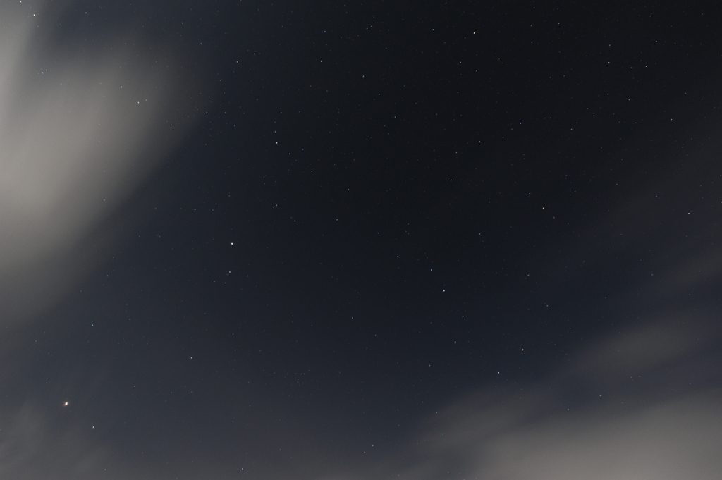 雲間から