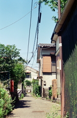 路地へ