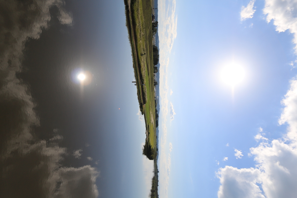 川面にうつる空の顔