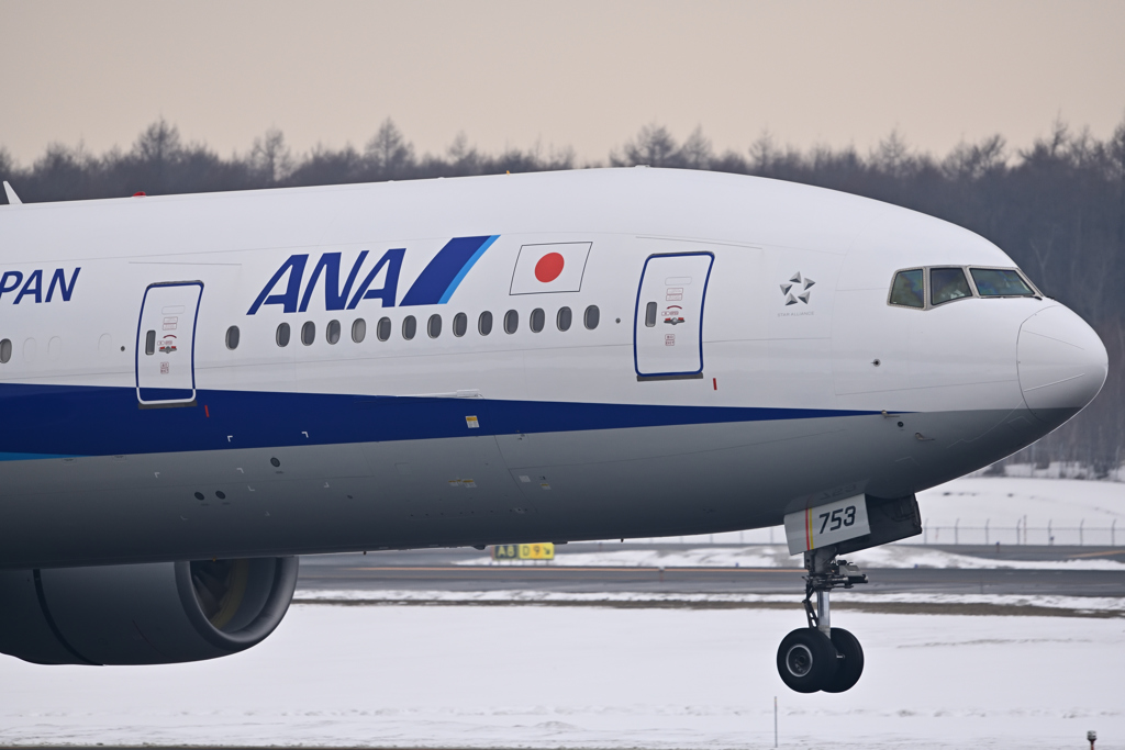 春近し、霞みの新千歳空港①