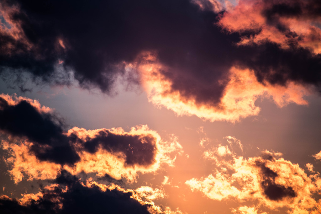 燃ゆる雲