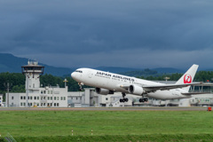 JAL556 Take off to Tokyo