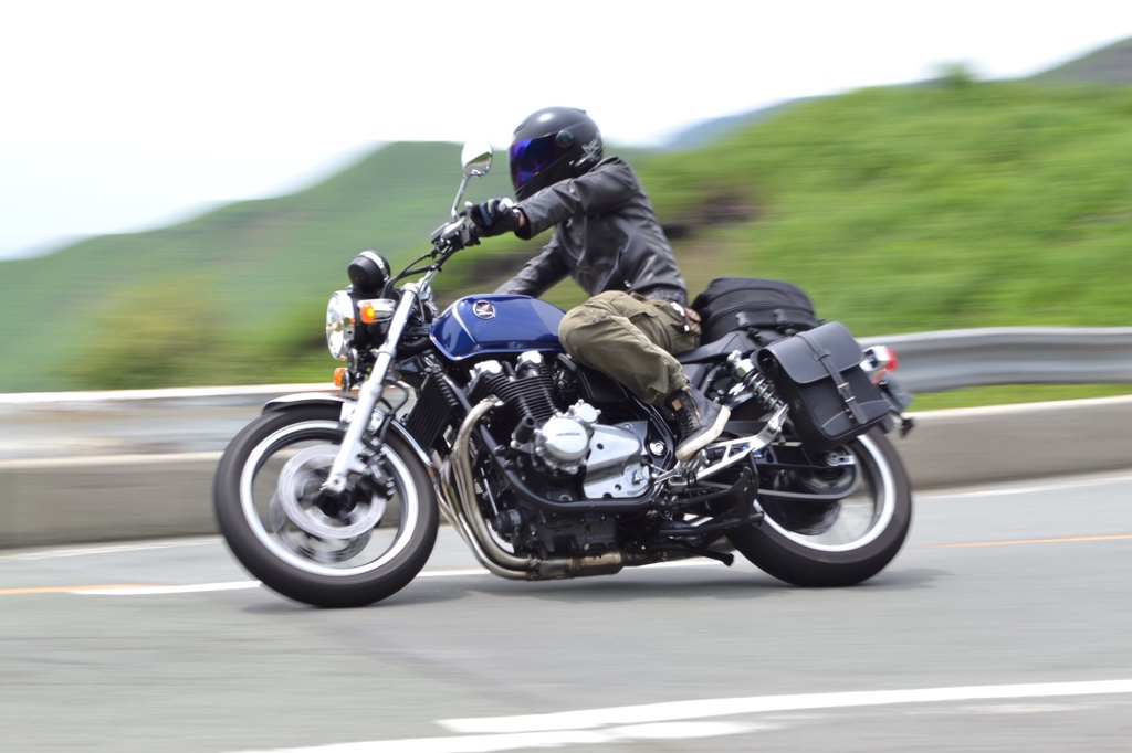 CB1100