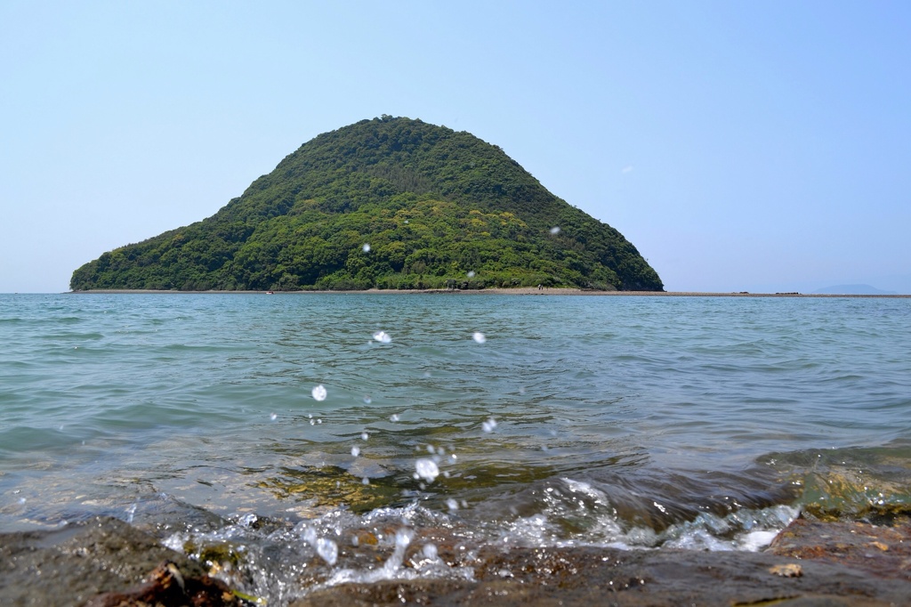 波と島