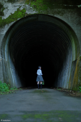 妹と浮蓋トンネル