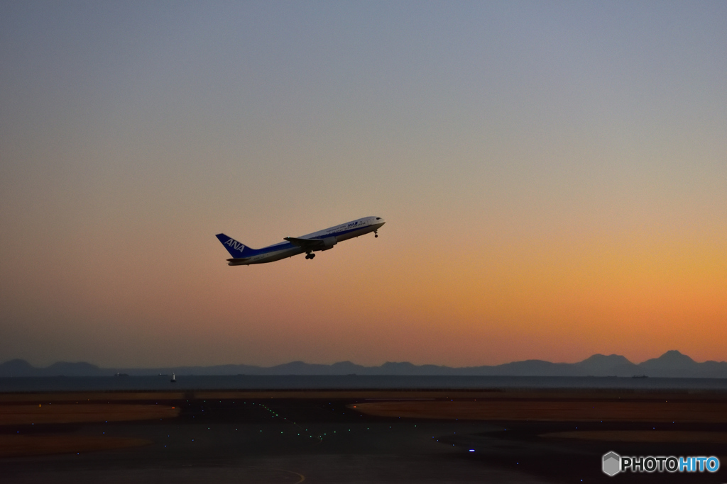 飛行機のある夕景①