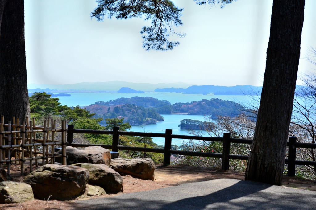 松島、西行戻しの松公園より