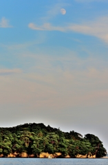 松島湾で見た月